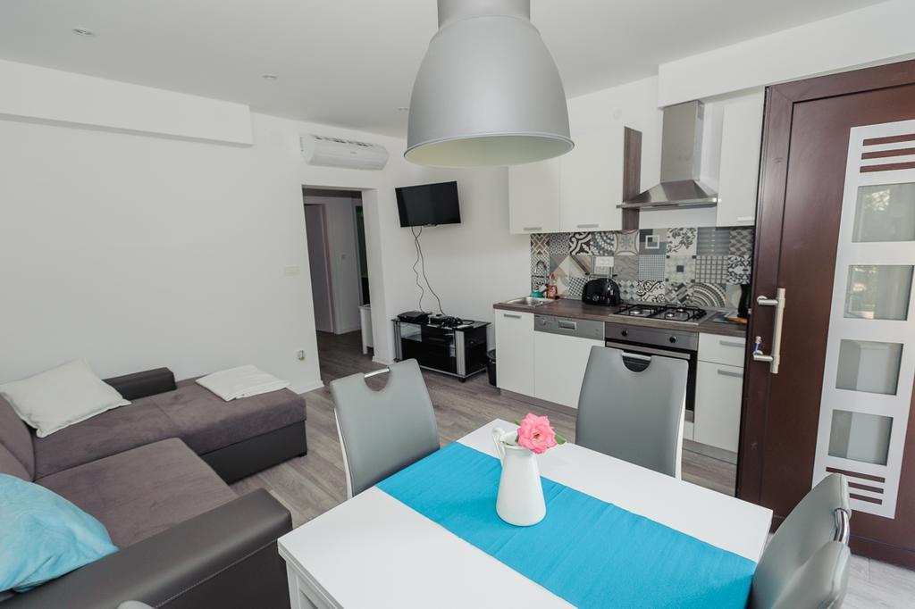 Dadule Apartments Podstrana Szoba fotó